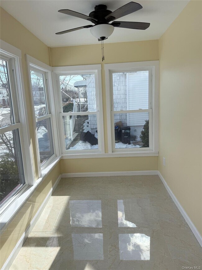 Foto del edificio - 363 Hewlett Pkwy