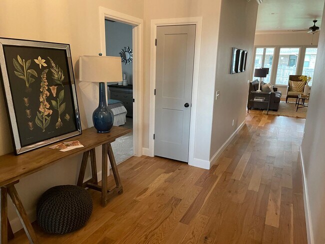 Foto del edificio - 4 Bed, 3 Bath in Deer Creek Schools