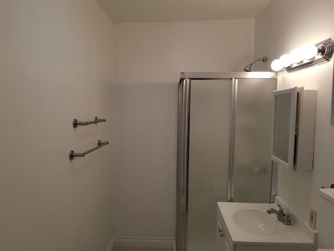 Refurbished bathroom - 1914 Granville Ave