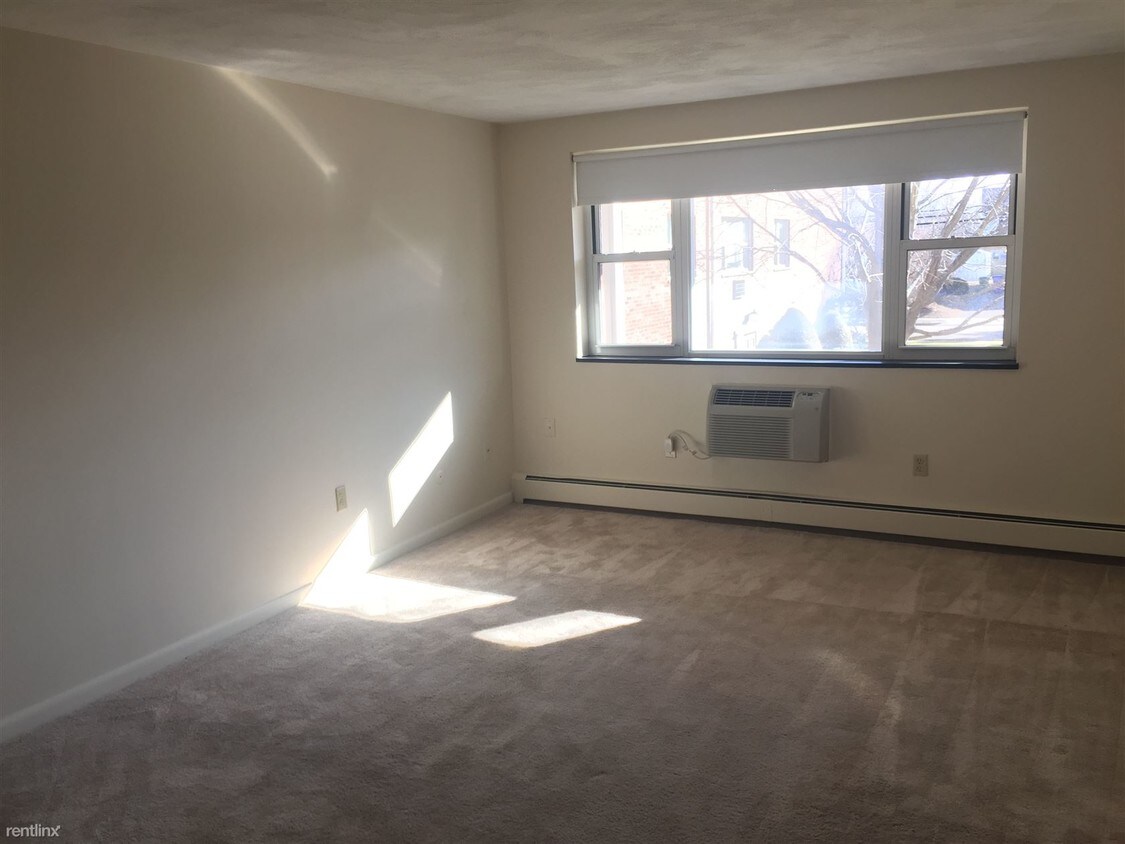 Primary Photo - 148 Lexington St