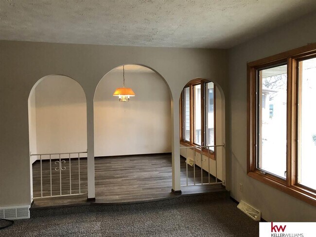 Building Photo - 212 Douglas Dr