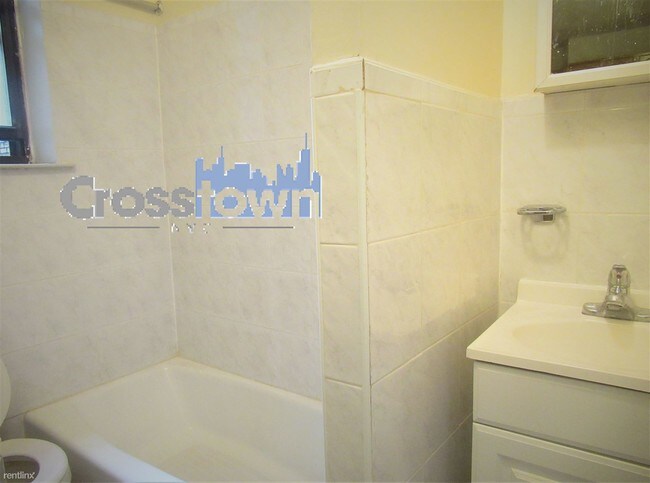 Foto del edificio - 2 br, 1 bath Apartment - 150 Claremont Ave