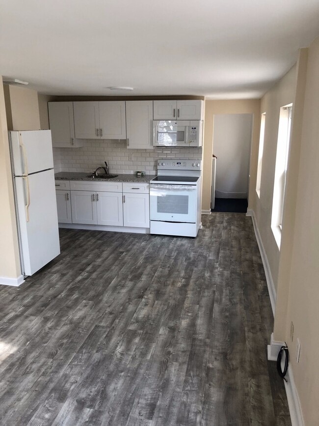 Photo - 639 N 12th St Apartment