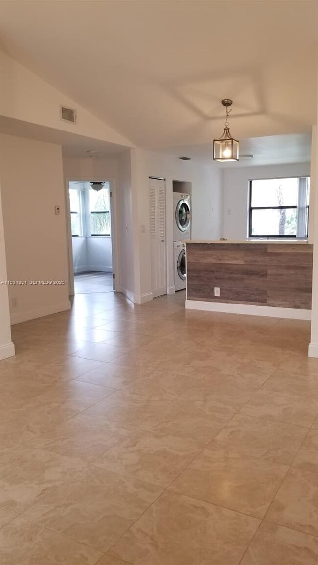 Foto del edificio - 10121 W Sunrise Blvd