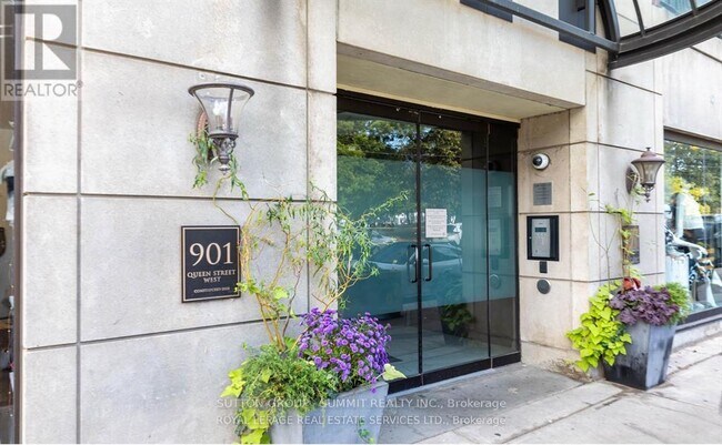 Photo du bâtiment - 901-901 Queen St W