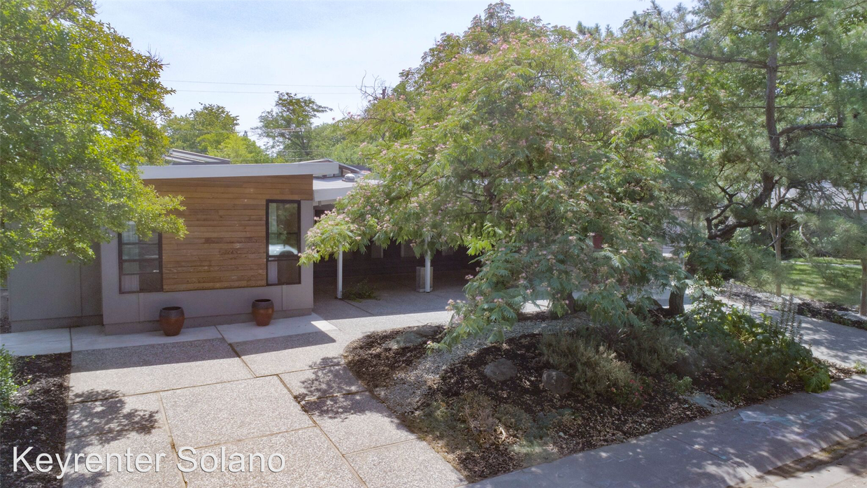 Foto principal - 4 br, 3.5 bath House - 625 Elwood Drive