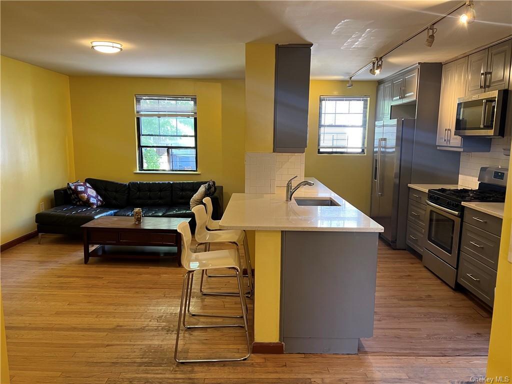 Primary Photo - 2213 St Raymond Ave