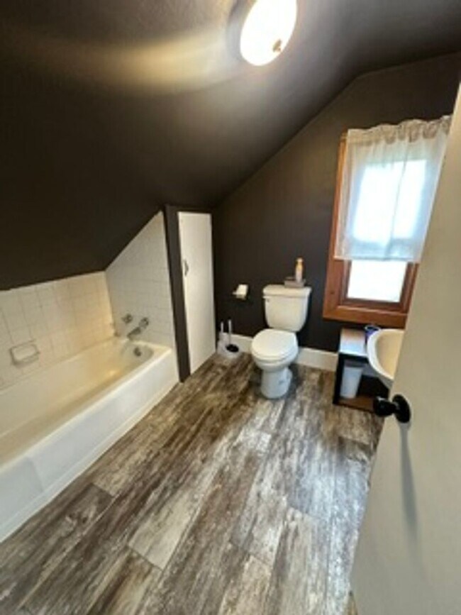 Foto del edificio - 3 Bed Single Family Home - Staples - Detached 3 car garage