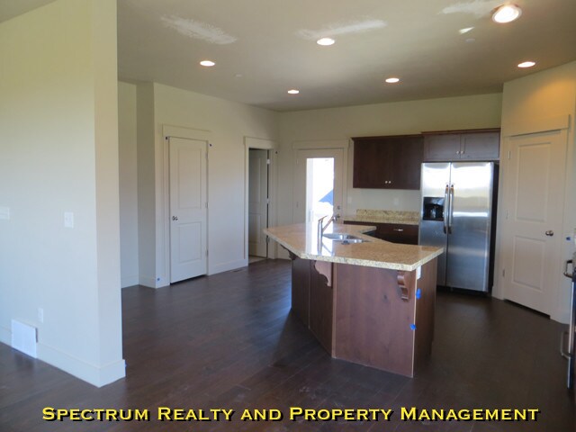 Building Photo - 1062 W 700 S