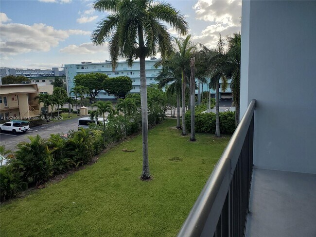 Foto del edificio - 1301 NE 7th St