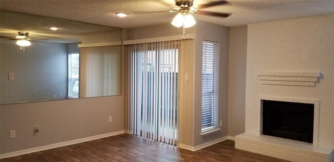 Foto del edificio - 3919 Fairmont Pkwy