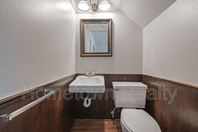 Building Photo - 2610 Elwood Dr