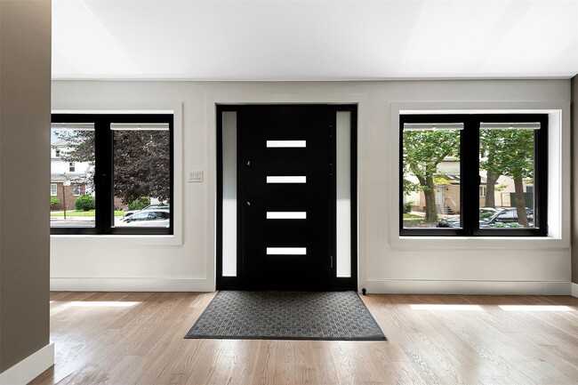 Foto del edificio - 71-31 Loubet St