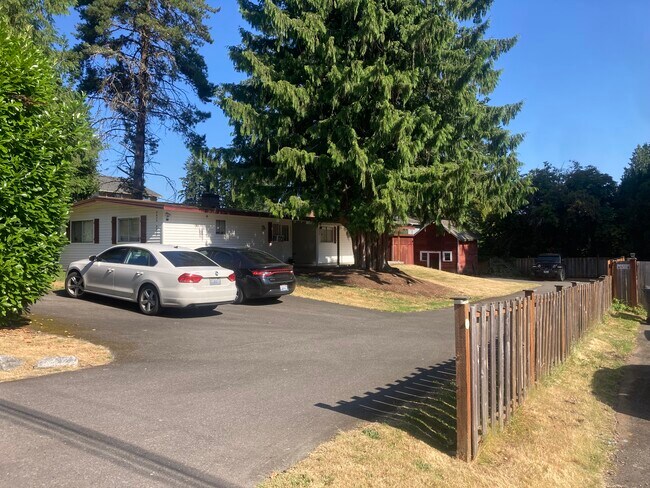 Building Photo - 8815 Highland Ave SW