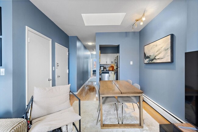 Building Photo - 935 Park Ave