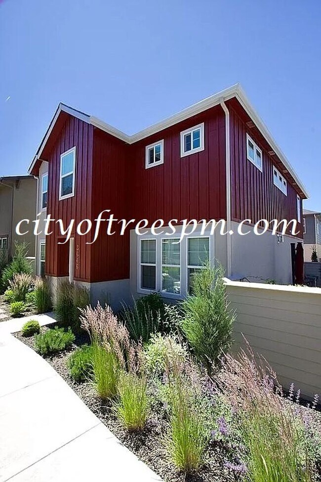 Foto del edificio - Harris Crossing at Harris Ranch.