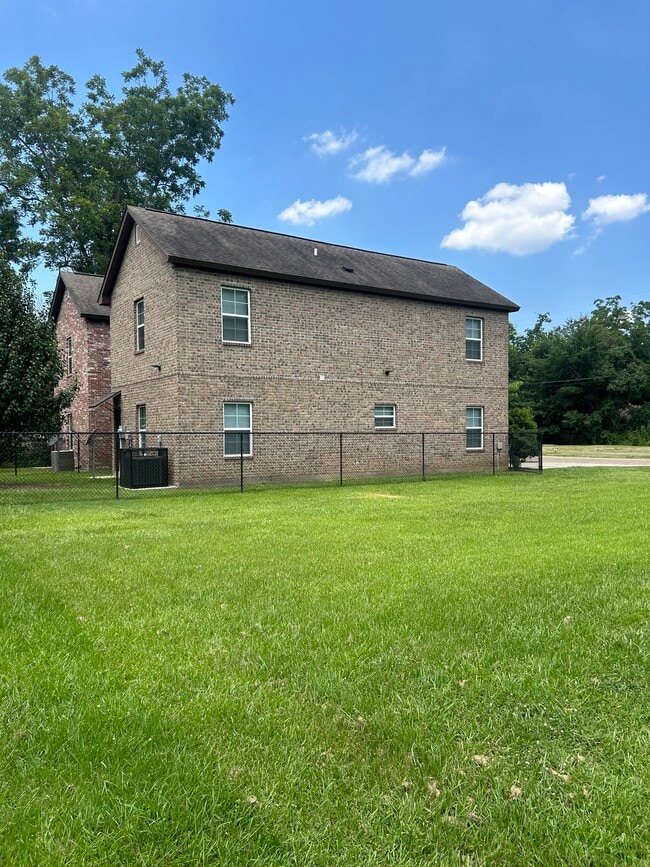 Foto del edificio - 5390 Paige St