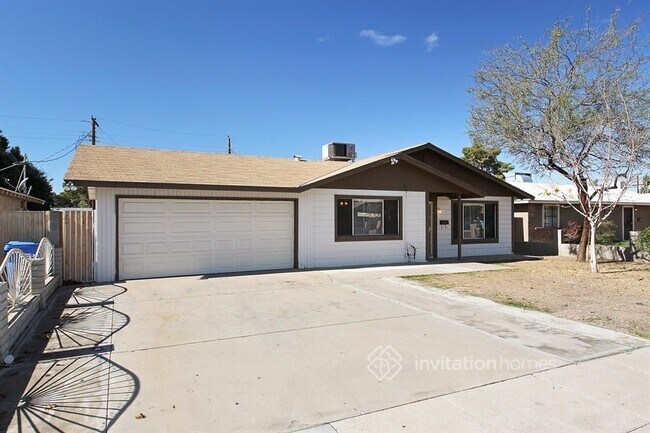 Building Photo - 2528 N 51st Dr