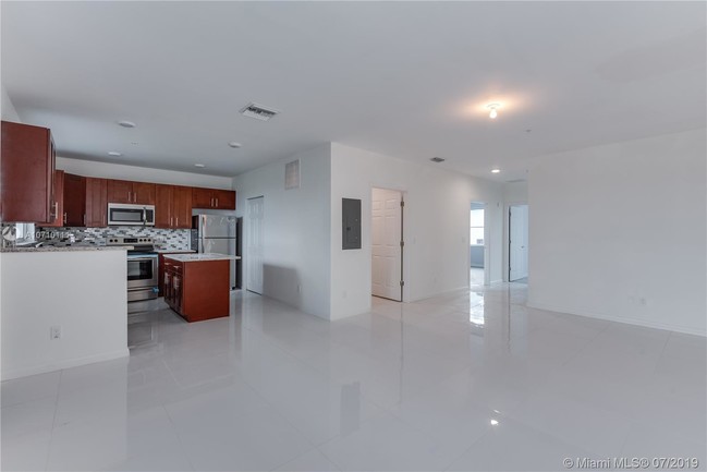 Building Photo - 2575 SW 64th Ave