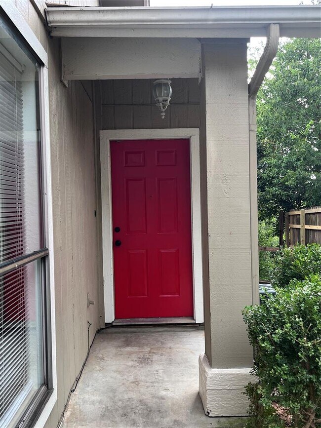 Foto del edificio - 6490 Hart Ln
