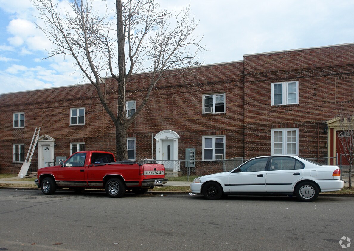Building Photo - 1717 Capitol Ave NE