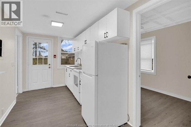 Building Photo - 21 Pearl St W