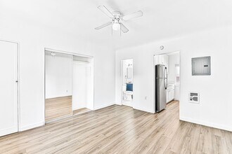 Building Photo - 636 Linden Ave