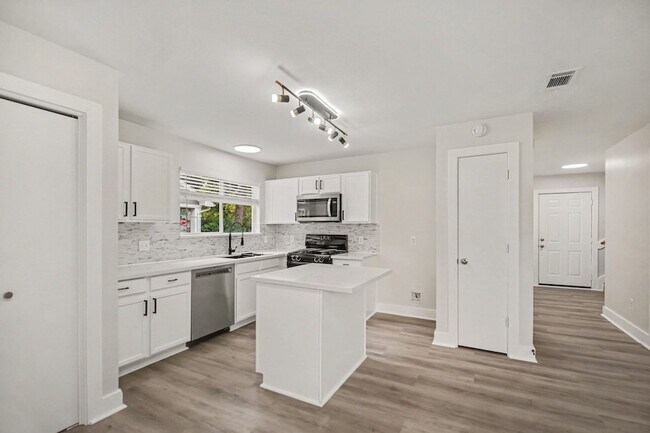 Foto del edificio - 431 Laurel Timbers Dr