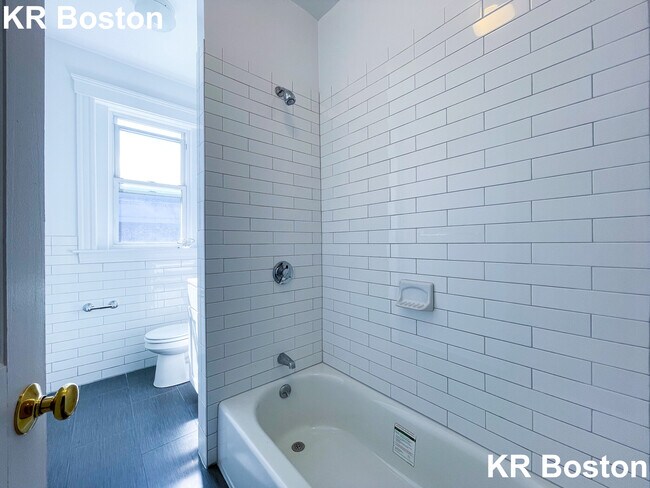 Building Photo - 1844 Commonwealth Ave