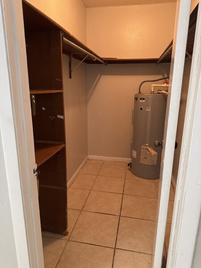 Foto del edificio - One bedroom One Bath available