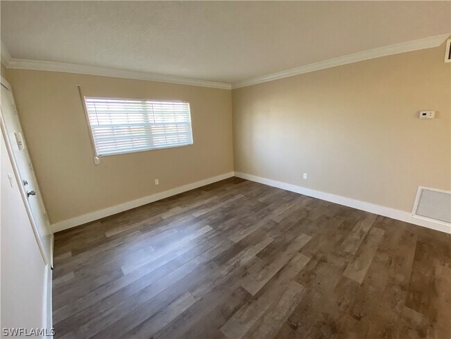 Building Photo - 1502 Edgewater Cir