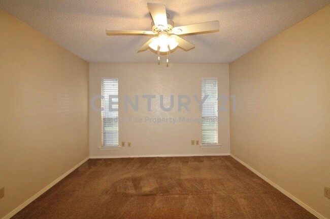 Foto del edificio - Incredible 3/2/2 on a Corner Lot For Rent!