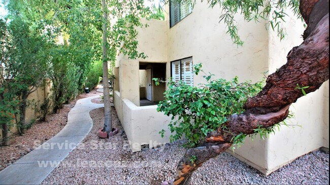 Building Photo - Gated Community Central Phoenix 3+2 Townhome!