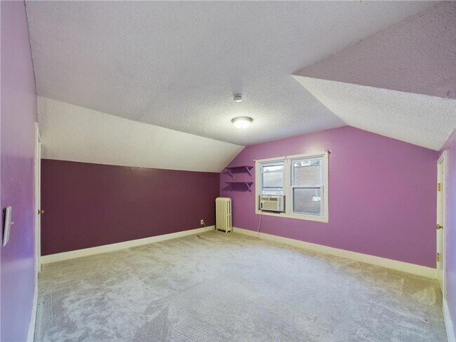 Foto del edificio - 6 Bedroom House Available Near Concordia University!