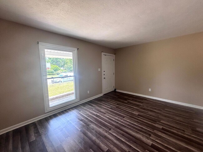 Foto del edificio - 5523 Livingston Dr