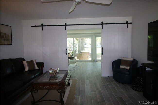 Foto del edificio - 11287 W Bayshore Dr