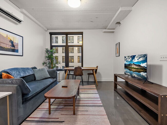 Building Photo - 608 N 3rd St