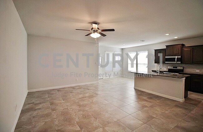Building Photo - Beautiful Open Concept 4/2/2 in Settlers G...