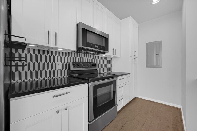 Building Photo - 5925 Almeda Rd