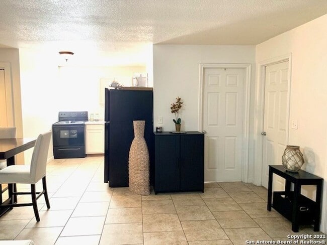 Building Photo - 1511 W Ashby Pl