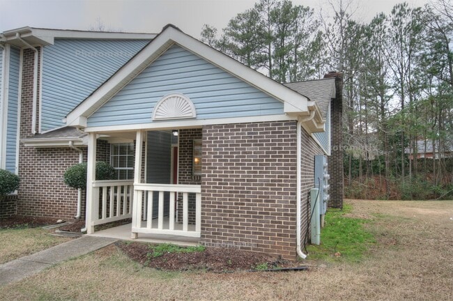 Building Photo - 1910 Liberty Dr