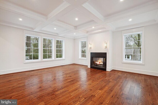Building Photo - 6116 Old Dominion Dr