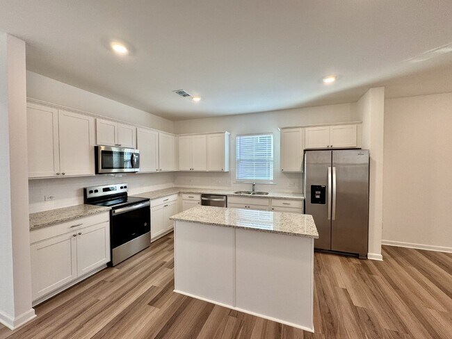 Building Photo - Fence Coming Soon to this Like New 5 Bedroom Home with Community Amenities