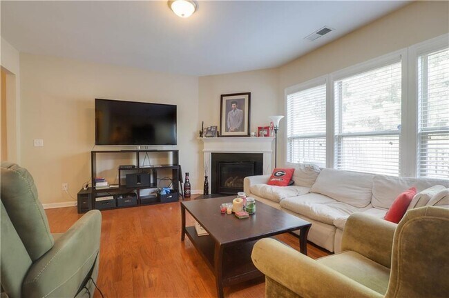 Building Photo - 5820 Shiloh Woods Dr
