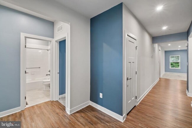 Building Photo - 2152 Nottoway Dr