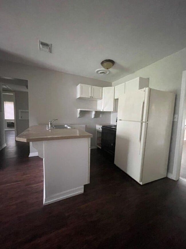 Building Photo - PRICE REDUCED Completely upgraded 3/1 1234...