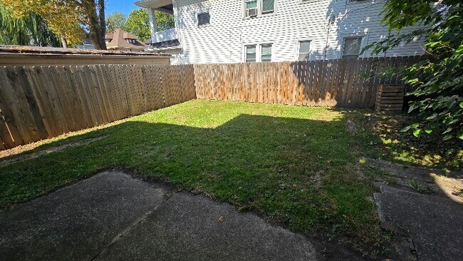 Foto del edificio - 7318-7320 Wakefield Ave