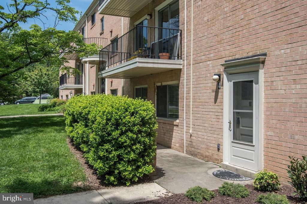 Foto principal - 10667 Montrose Ave
