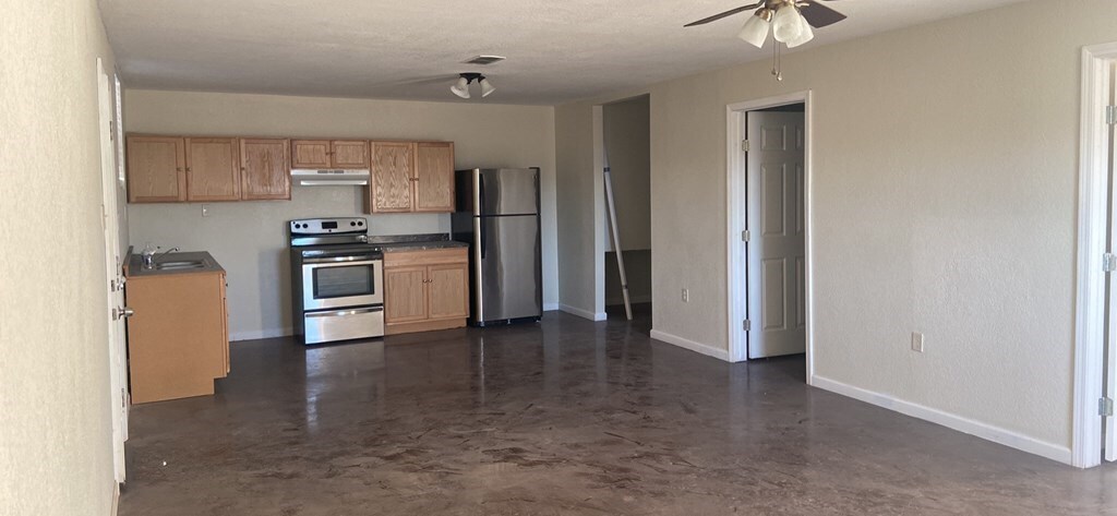 Building Photo - 10240 W Palomino Dr