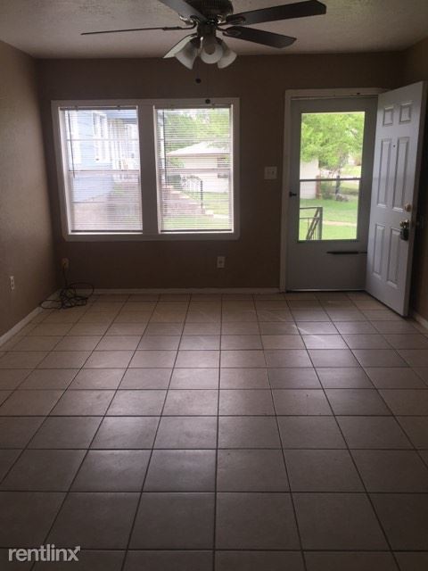 Building Photo - 2 br, 1 bath Apartment - 1216 NW Ozmun Ave